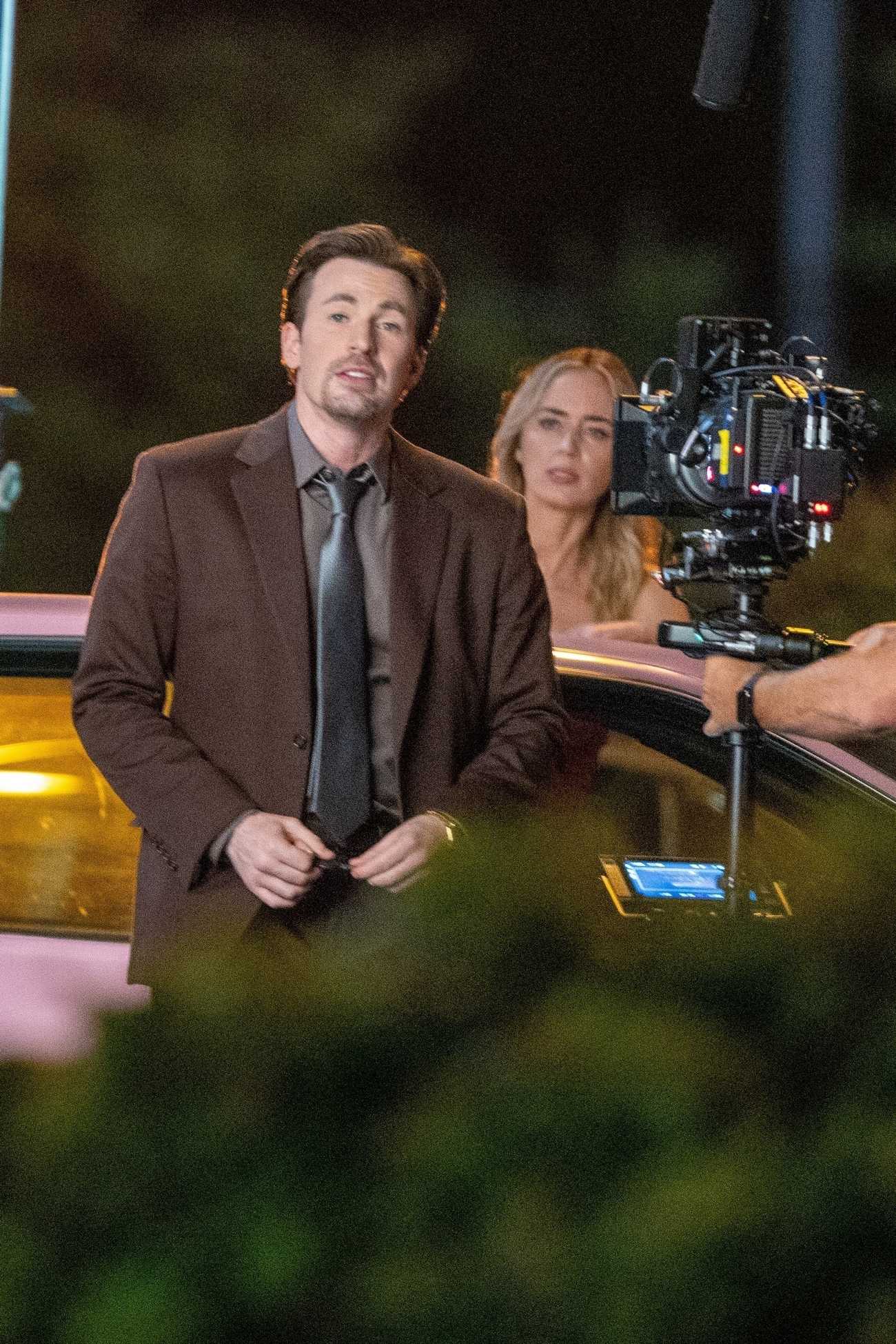 Chris_Evans_and_Emily_Blunt_film__Pain_Hustlers_2C_sep_15202201.jpg