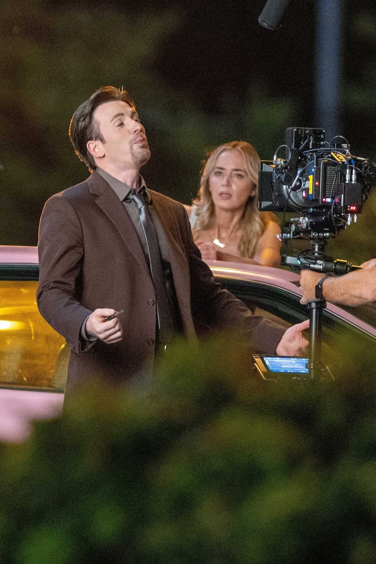 Chris_Evans_and_Emily_Blunt_film__Pain_Hustlers_2C_sep_15202205.jpg