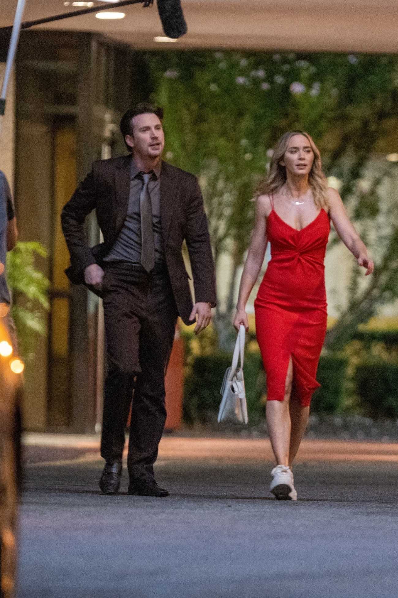 Chris_Evans_and_Emily_Blunt_film__Pain_Hustlers_2C_sep_15202207.jpg
