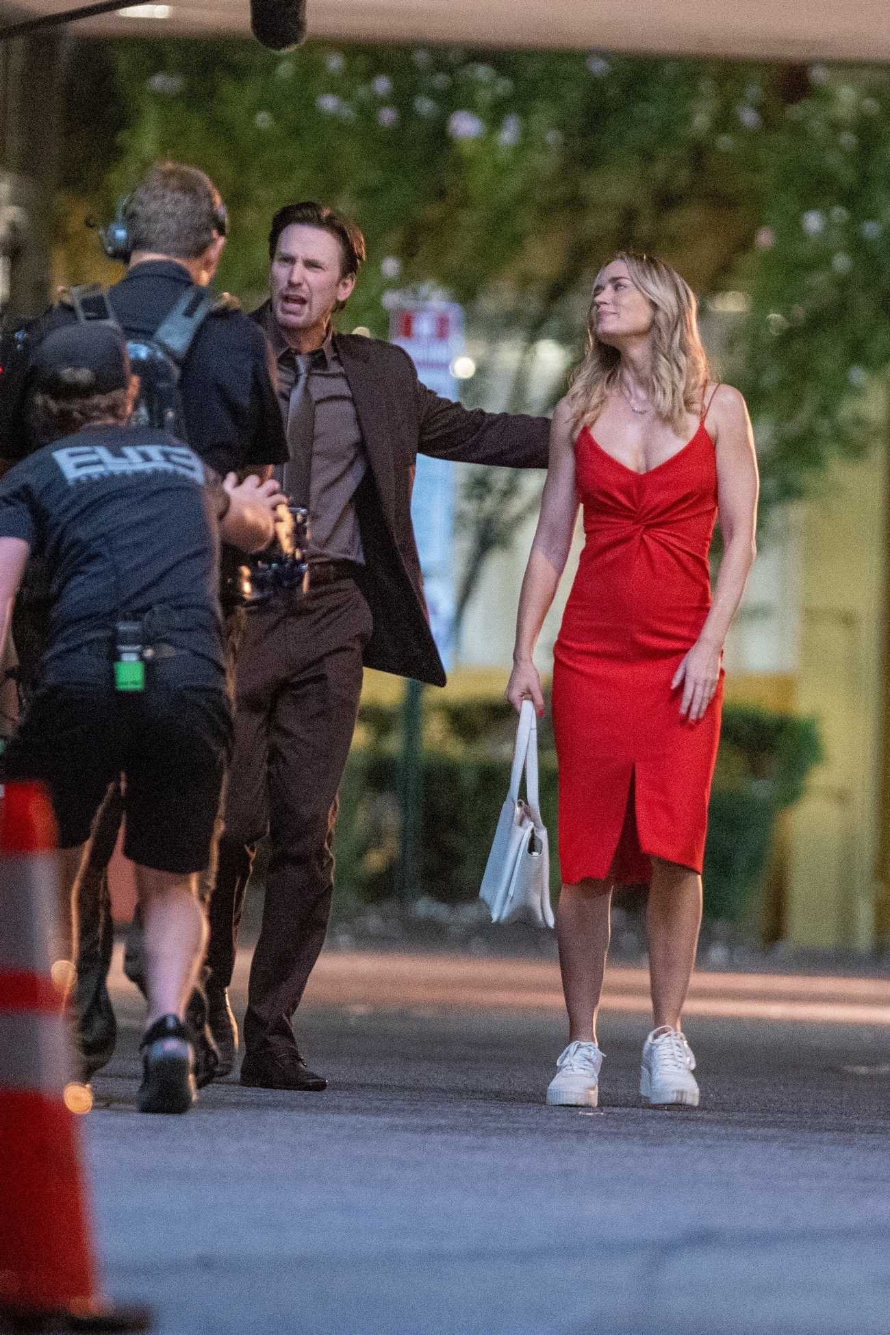 Chris_Evans_and_Emily_Blunt_film__Pain_Hustlers_2C_sep_15202212.jpg