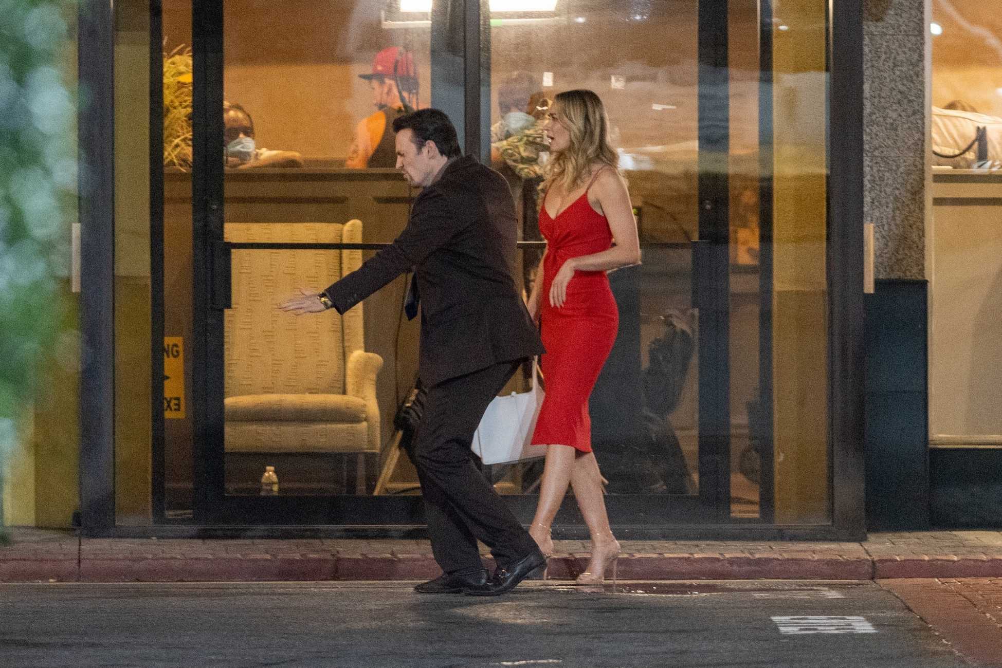 Chris_Evans_and_Emily_Blunt_film__Pain_Hustlers_2C_sep_15202214.jpg
