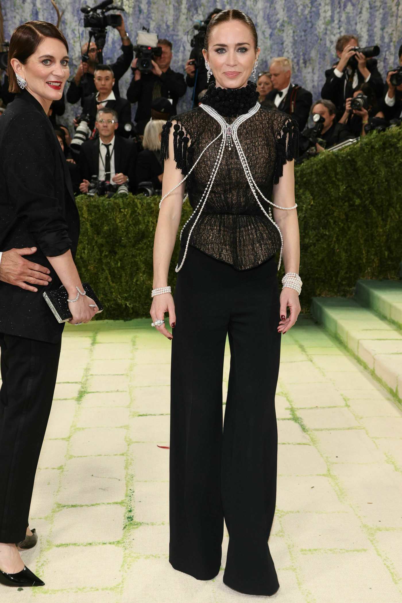 Emily_Blunt_-_2026_Met_Gala_Celebrating_Costume_Art_at_the_Metropolitan_Museum_of_Art__May_42C_2026_00006.jpg