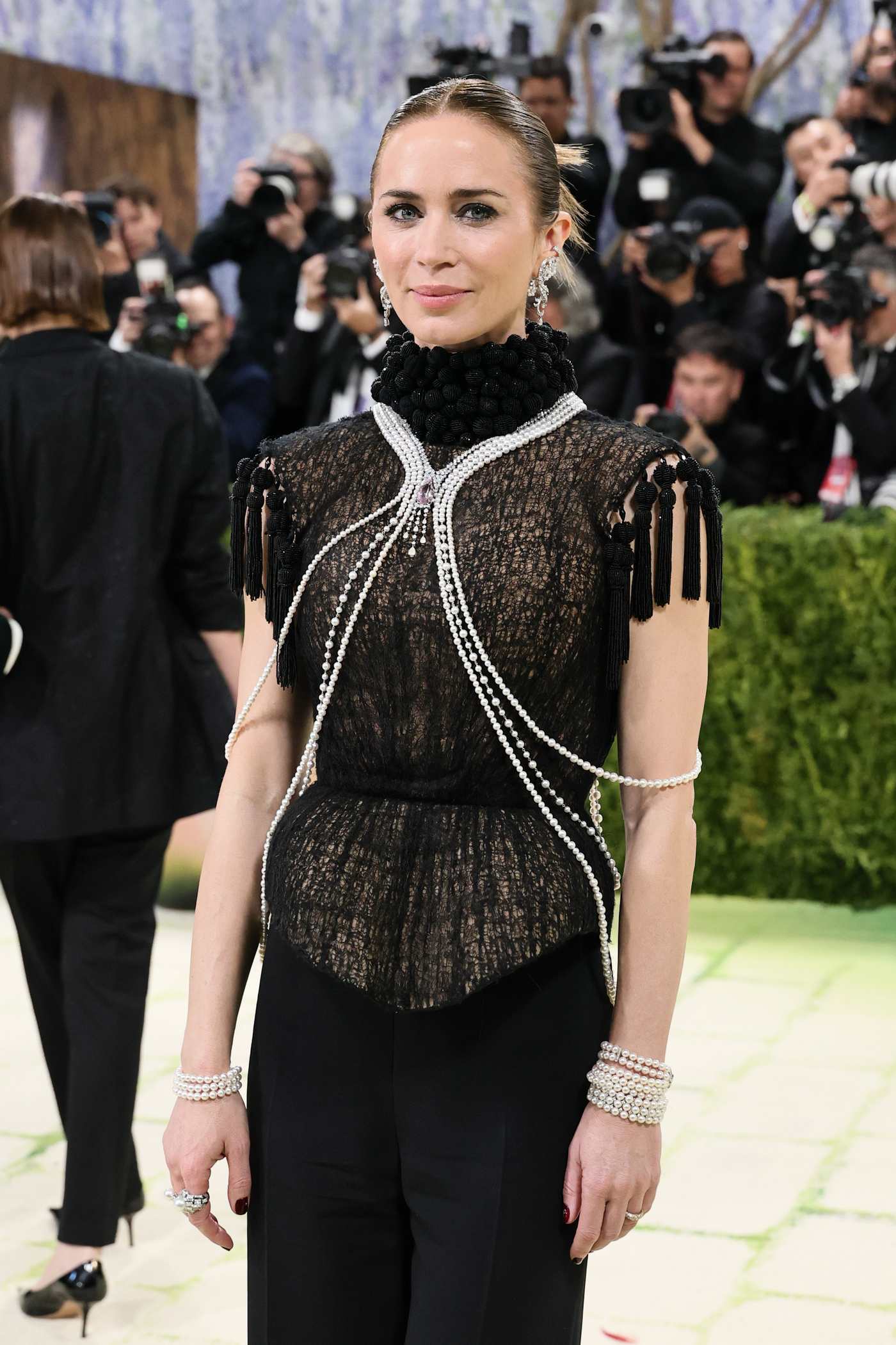 Emily_Blunt_-_2026_Met_Gala_Celebrating_Costume_Art_at_the_Metropolitan_Museum_of_Art__May_42C_2026_00007.jpg