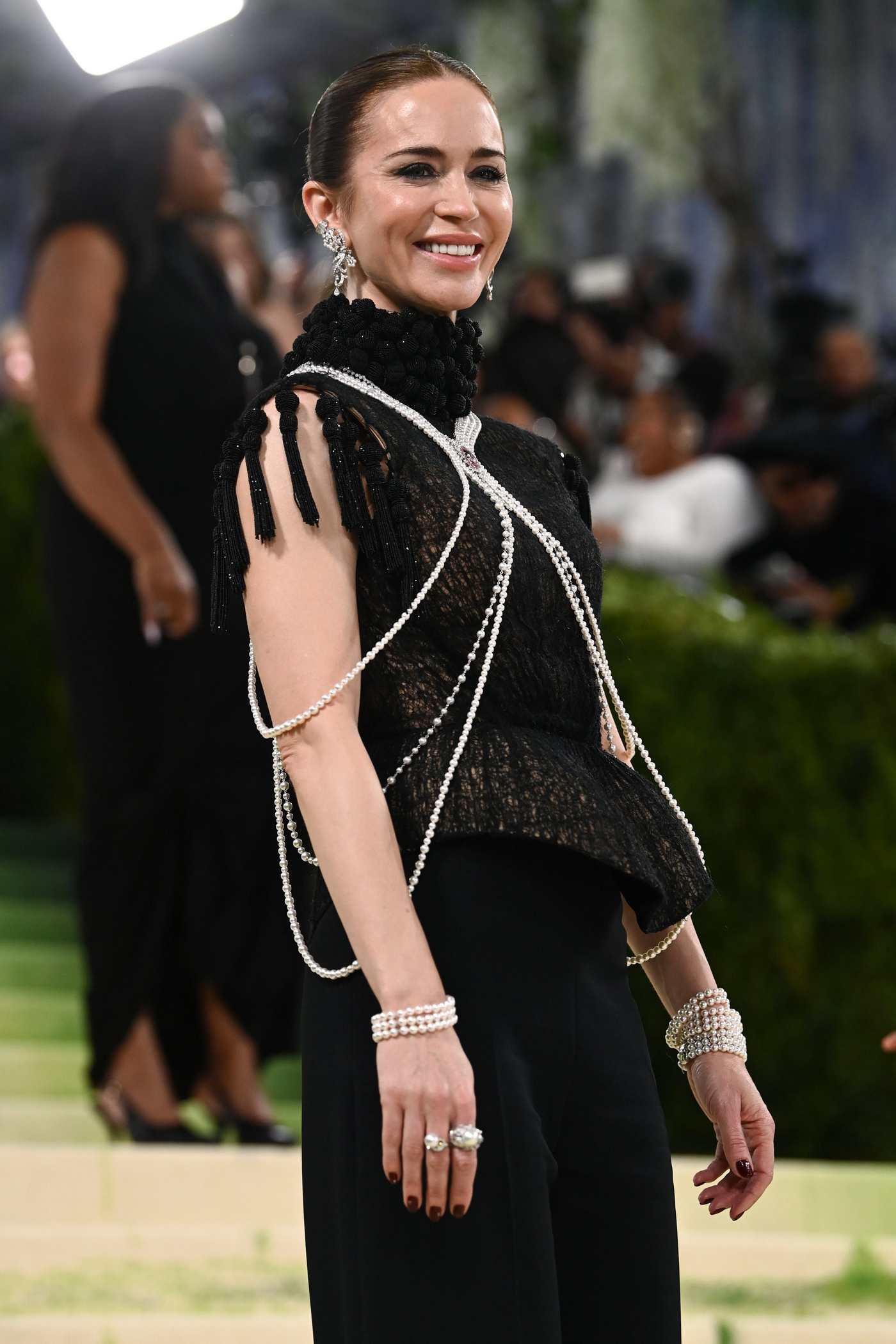 Emily_Blunt_-_2026_Met_Gala_Celebrating_Costume_Art_at_the_Metropolitan_Museum_of_Art__May_42C_2026_00008.jpg