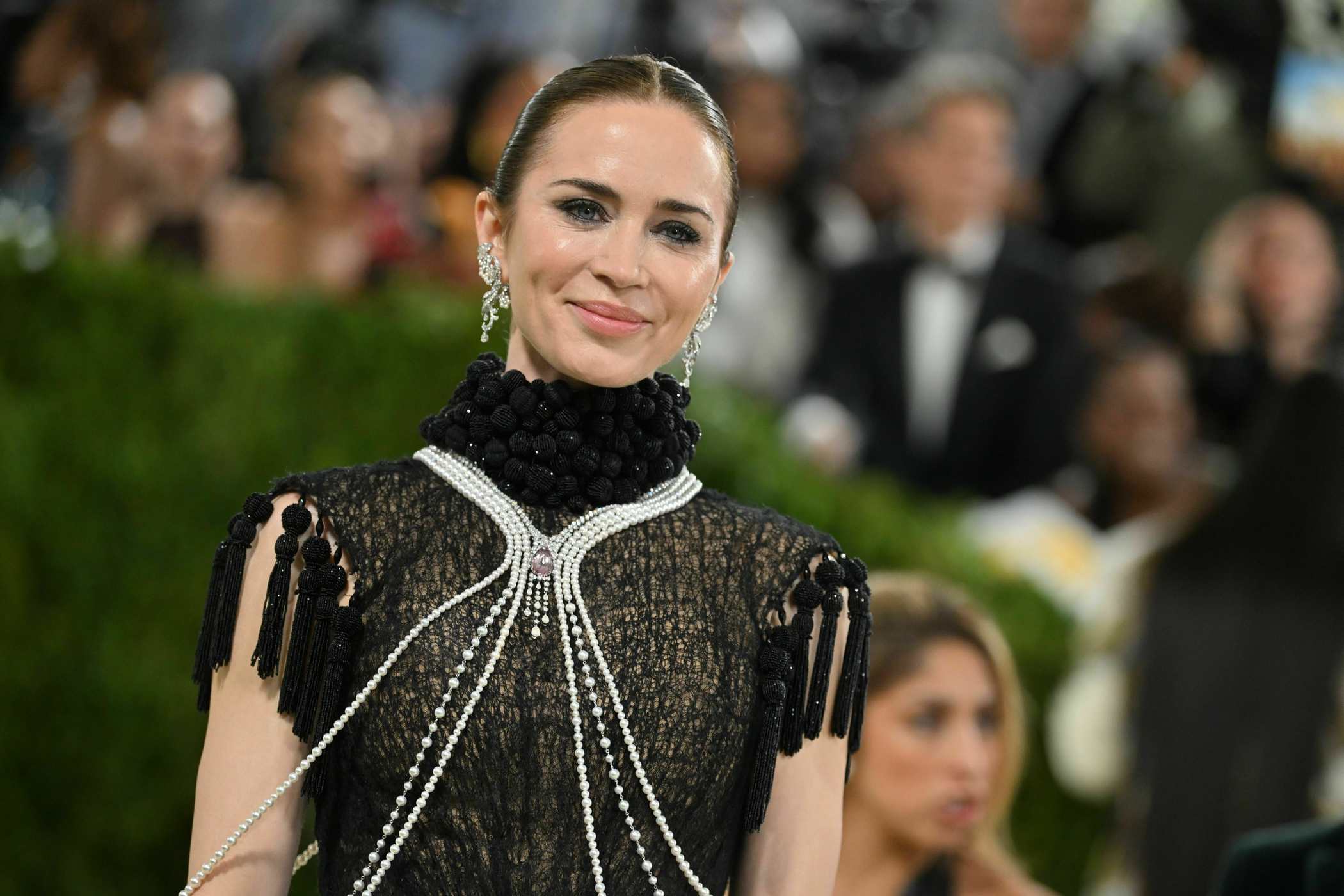 Emily_Blunt_-_2026_Met_Gala_Celebrating_Costume_Art_at_the_Metropolitan_Museum_of_Art__May_42C_2026_00012.jpg