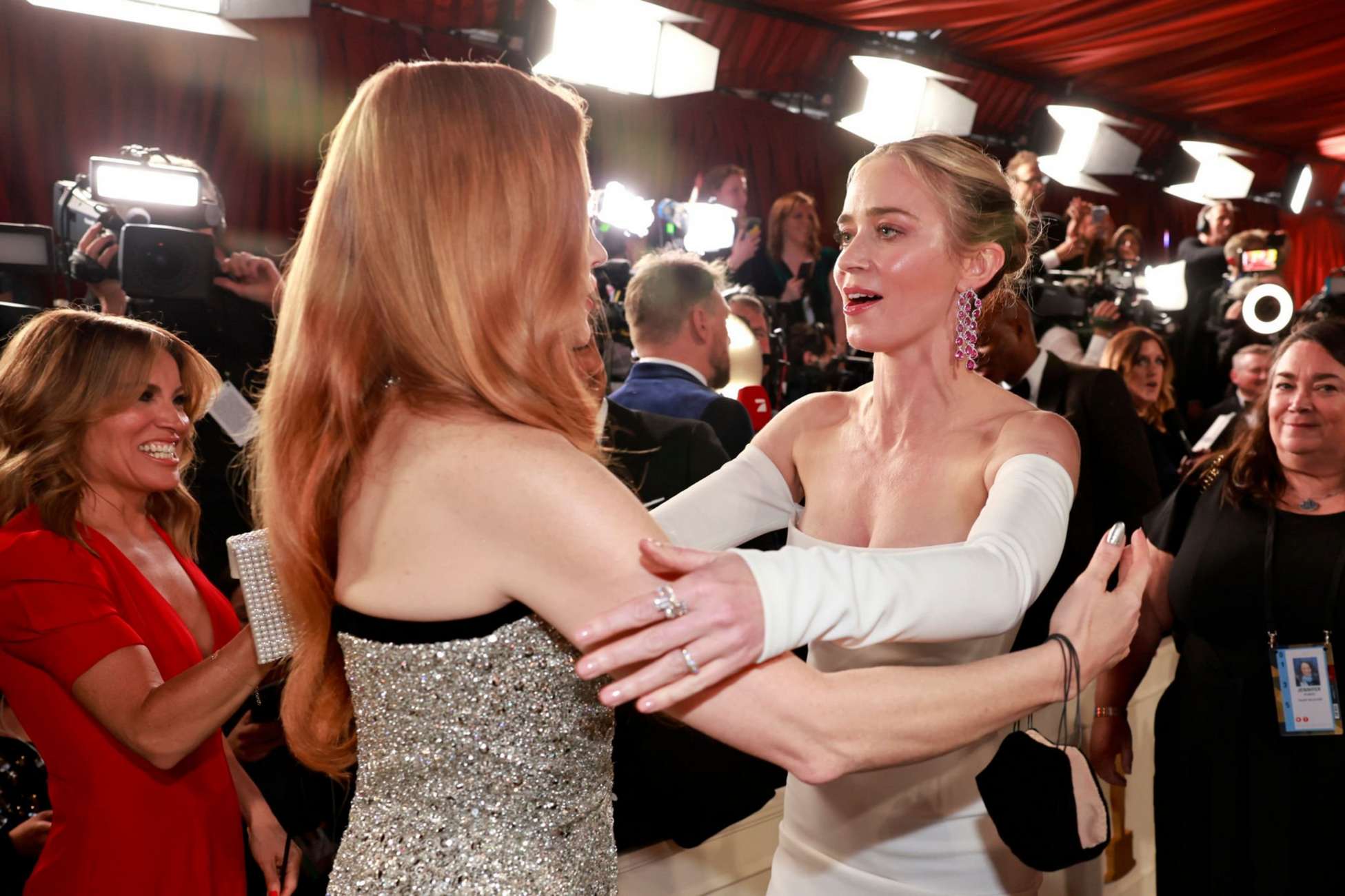 Emily_Blunt_-_95th_Annual_Academy_Awards_at_Dolby_Theatre_in_Los_Angeles_-_March_122C_202320.jpg