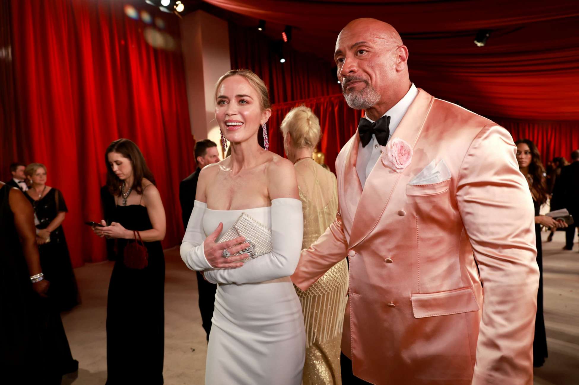 Emily_Blunt_-_95th_Annual_Academy_Awards_at_Dolby_Theatre_in_Los_Angeles_-_March_122C_202326.jpg