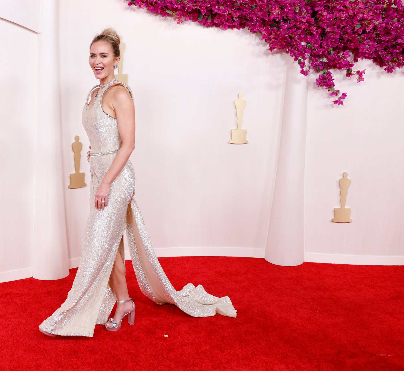 Emily_Blunt_-_96th_Annual_Academy_Awards_in_Los_Angeles_-_March_102C_2024_14.jpg