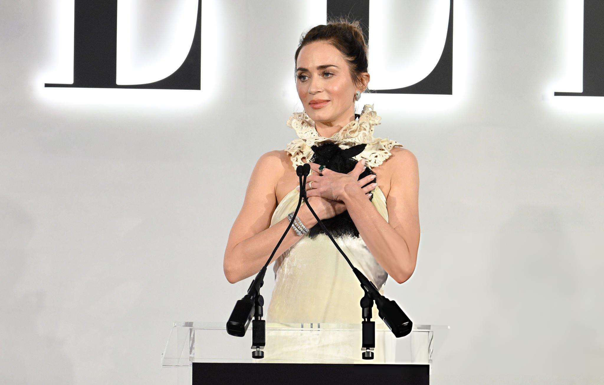 Emily_Blunt_-_Elle_Women_in_Hollywood_2025_on_November_172C_2025_10.jpg