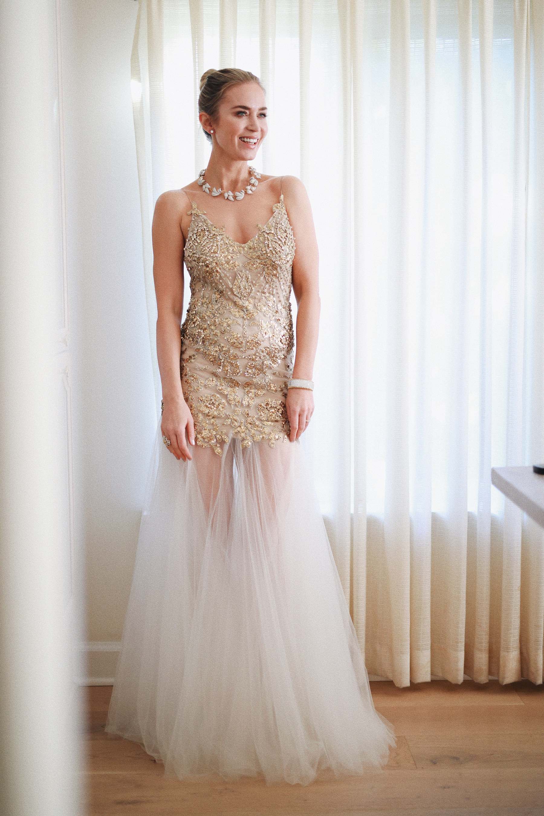 Emily_Blunt_-_Jenna_Jones_for_VOGUE_UKGolden_Globe_Awards_January_202401.jpg
