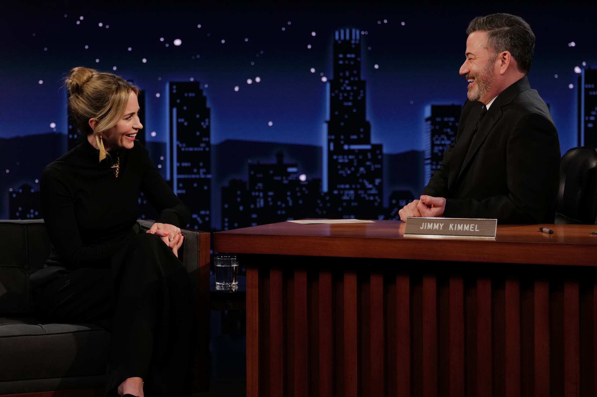 Emily_Blunt_-_Jimmy_Kimmel_Live_april_29_2024_05.jpg