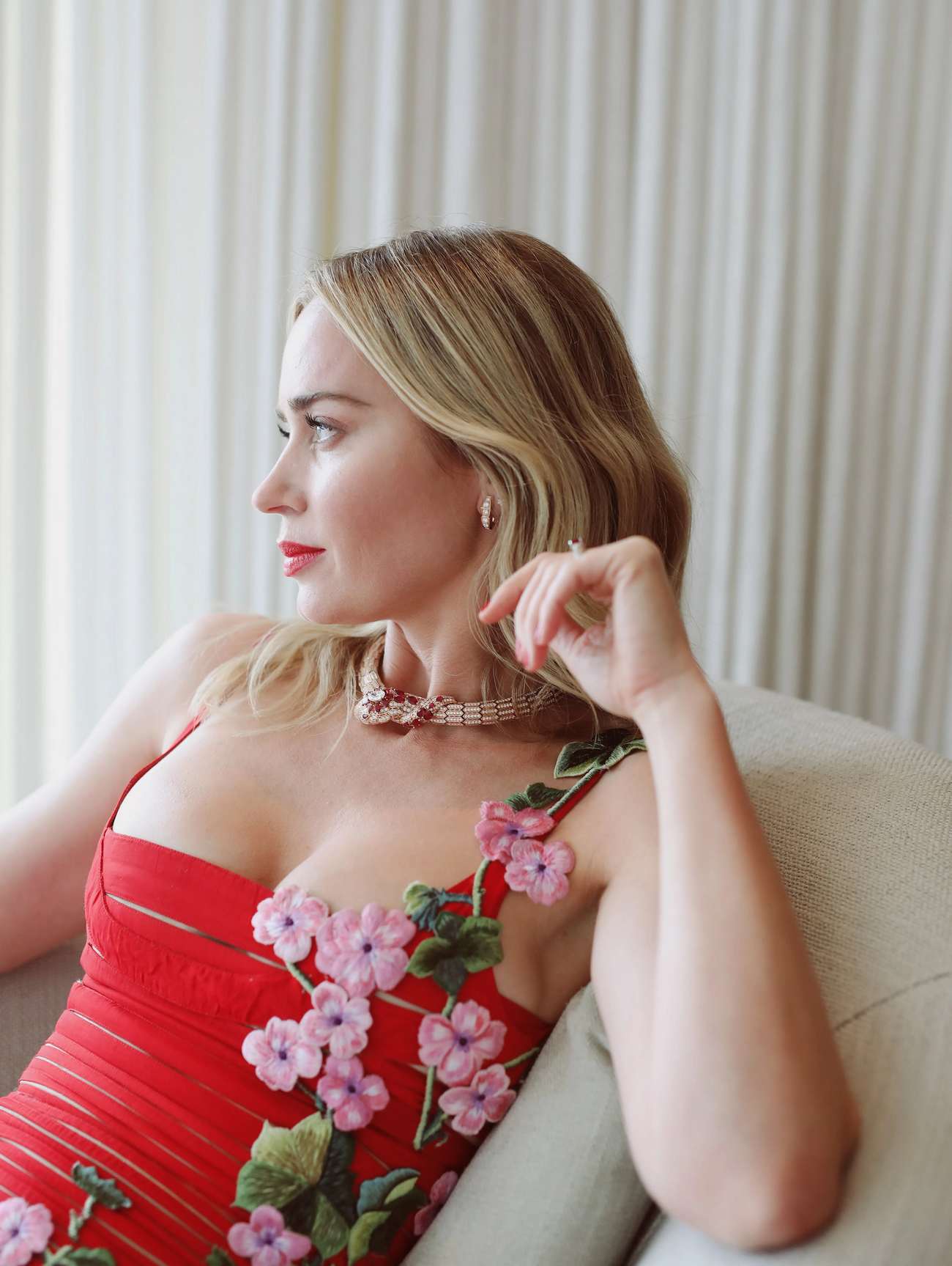 Emily_Blunt_-_Vogue_SAGAwards_202301.jpg