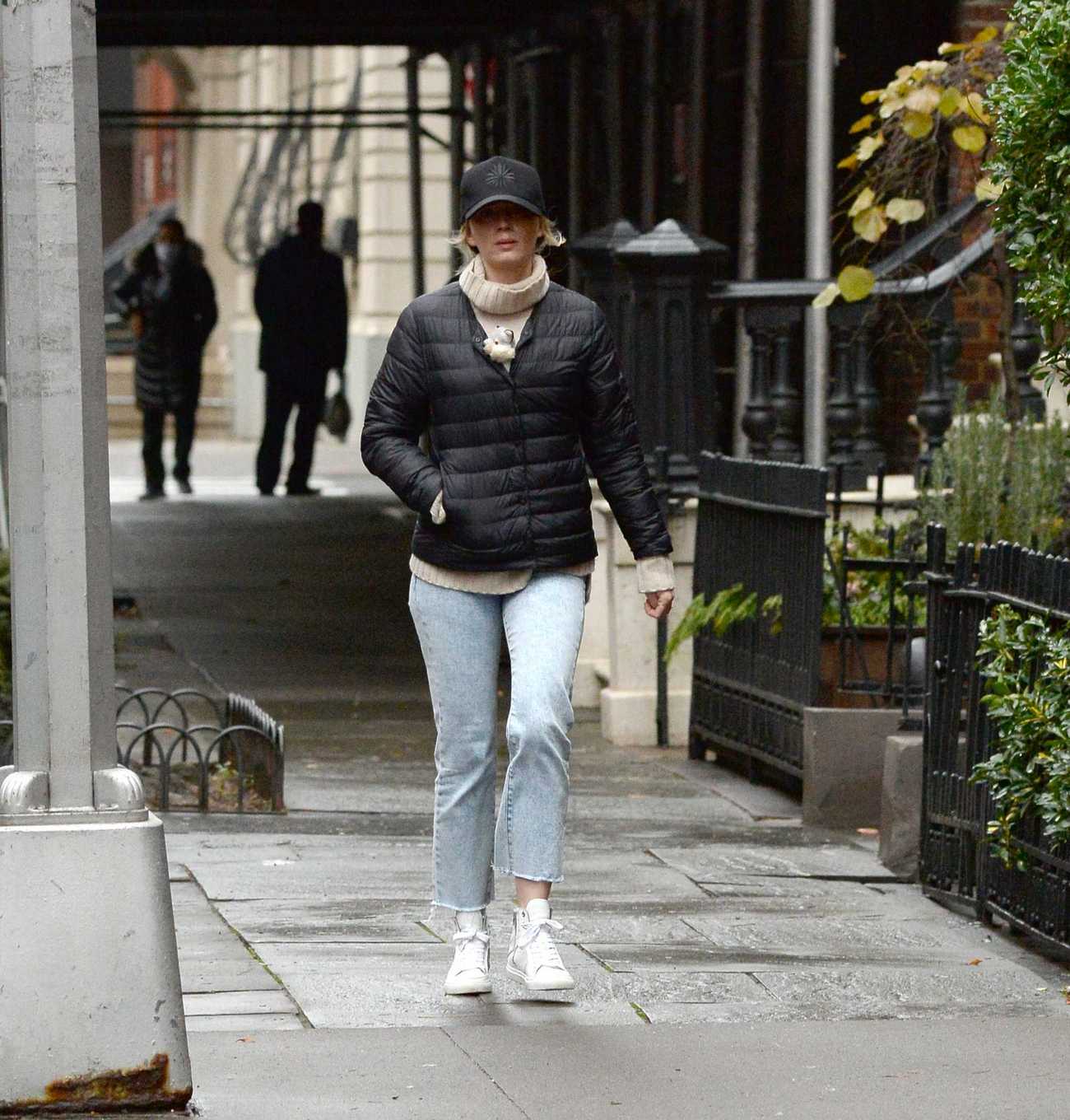 Emily_Blunt___Out_and_about_in_New_York_City_3rd_January_2022-04.jpg
