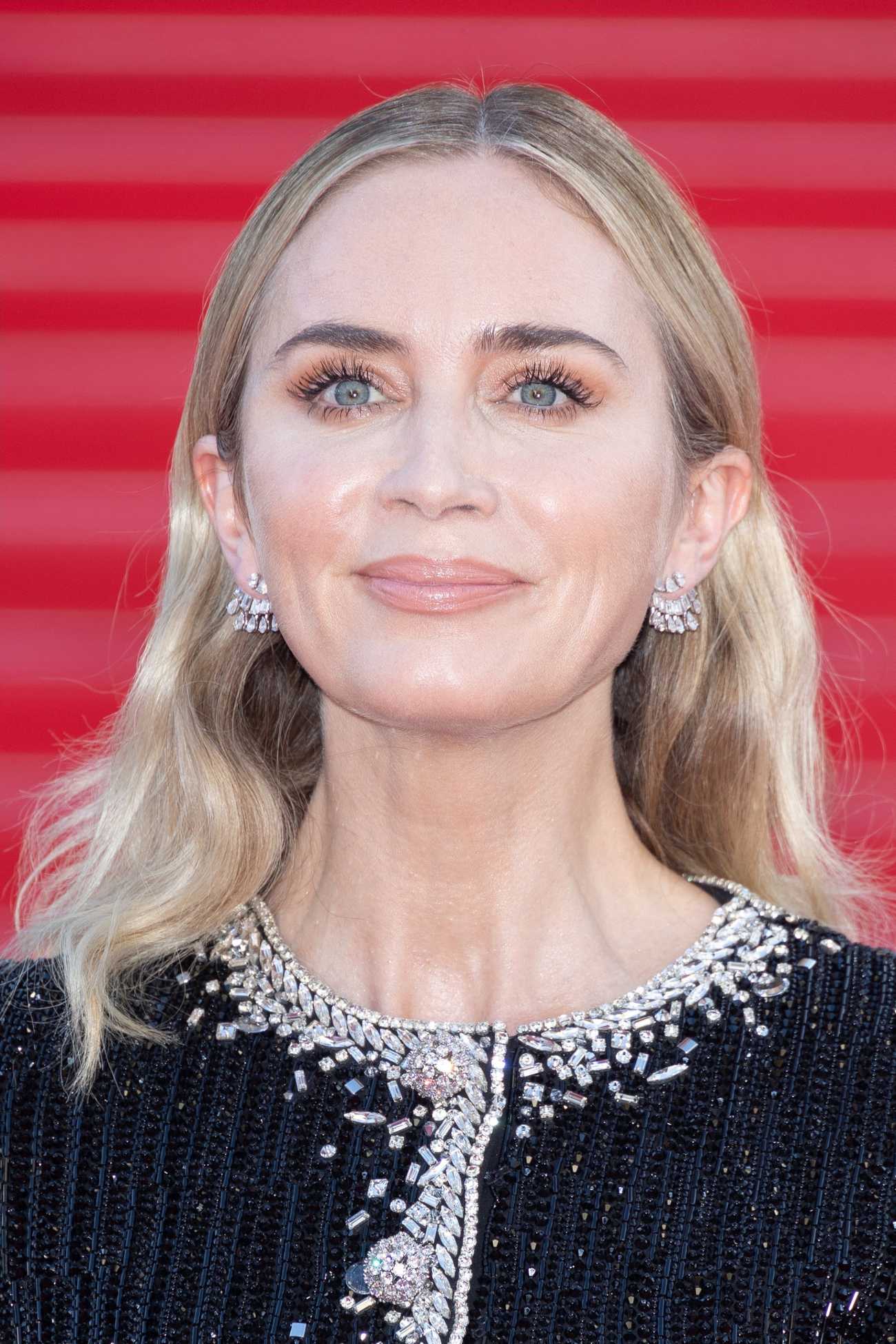 The_English_Special_Screening_At_Palais_Des_Festivals_In_Cannes02.jpg