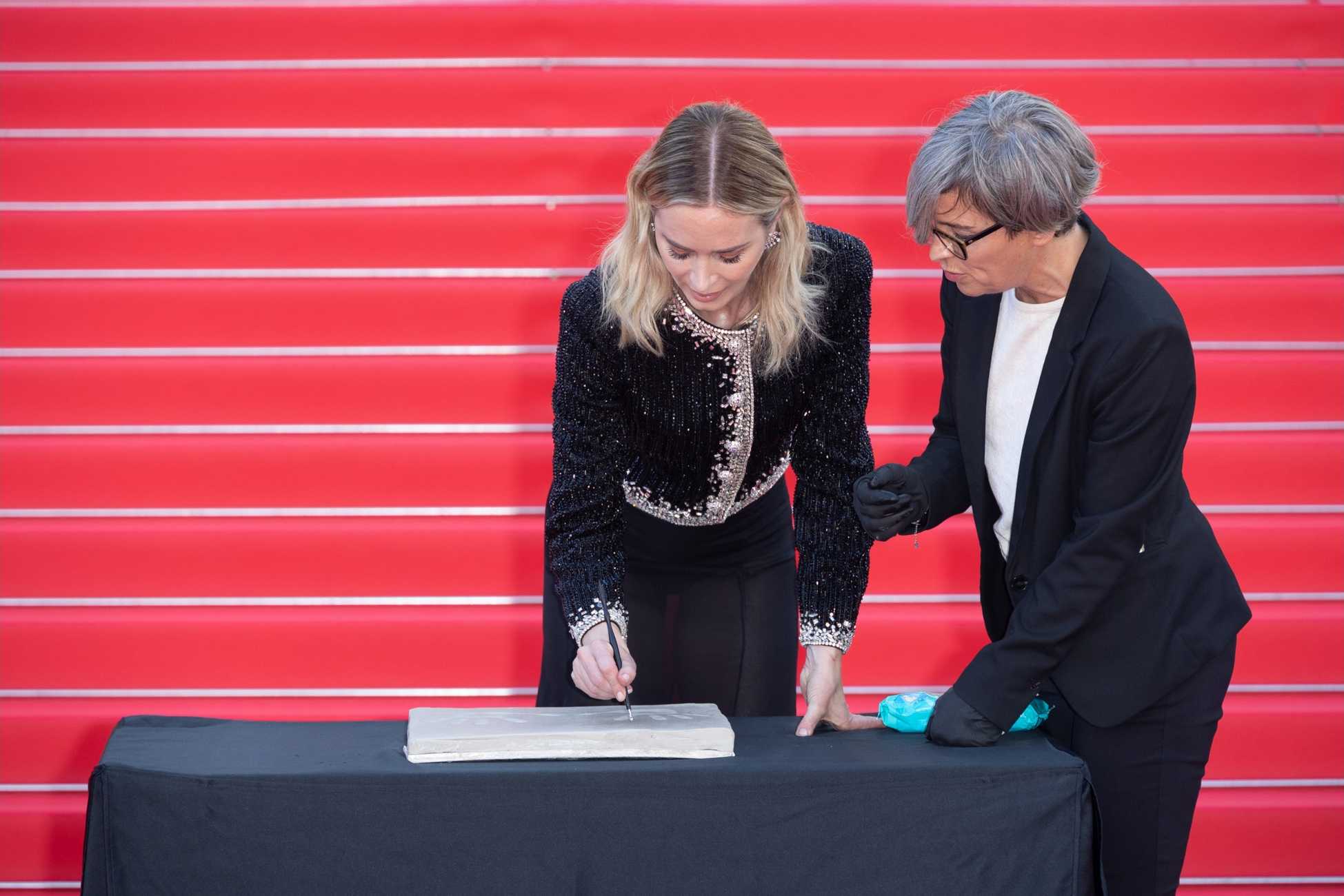 The_English_Special_Screening_At_Palais_Des_Festivals_In_Cannes12.jpg