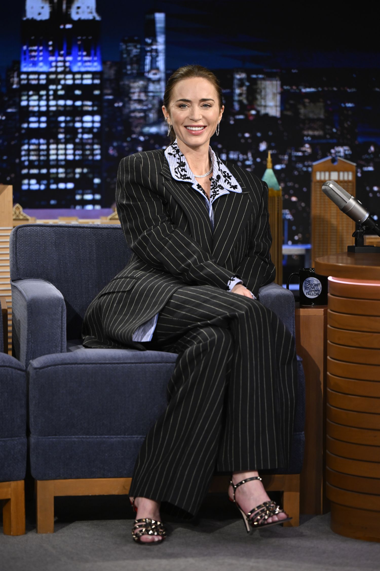 emily_blunt_-_the_tonight_show_starring_jimmy_fallon_04-28-2026__5.jpg