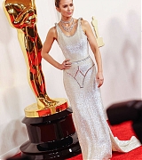Emily_Blunt_-_96th_Annual_Academy_Awards_in_Los_Angeles_-_March_102C_2024_01.jpg