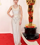 Emily_Blunt_-_96th_Annual_Academy_Awards_in_Los_Angeles_-_March_102C_2024_03.jpg