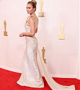 Emily_Blunt_-_96th_Annual_Academy_Awards_in_Los_Angeles_-_March_102C_2024_09.jpg