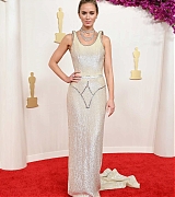 Emily_Blunt_-_96th_Annual_Academy_Awards_in_Los_Angeles_-_March_102C_2024_12.jpg