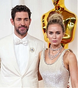 Emily_Blunt_-_96th_Annual_Academy_Awards_in_Los_Angeles_-_March_102C_2024_18.jpg