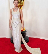 Emily_Blunt_-_96th_Annual_Academy_Awards_in_Los_Angeles_-_March_102C_2024_22.jpg
