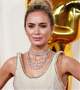 Emily_Blunt_-_96th_Annual_Academy_Awards_in_Los_Angeles_-_March_102C_2024_23.jpg