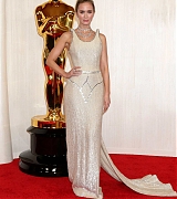 Emily_Blunt_-_96th_Annual_Academy_Awards_in_Los_Angeles_-_March_102C_2024_32.jpg