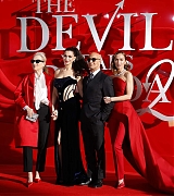 The_Devil_Wears_Prada_2_European_Premiere__-_April_222C_2026_07.jpg