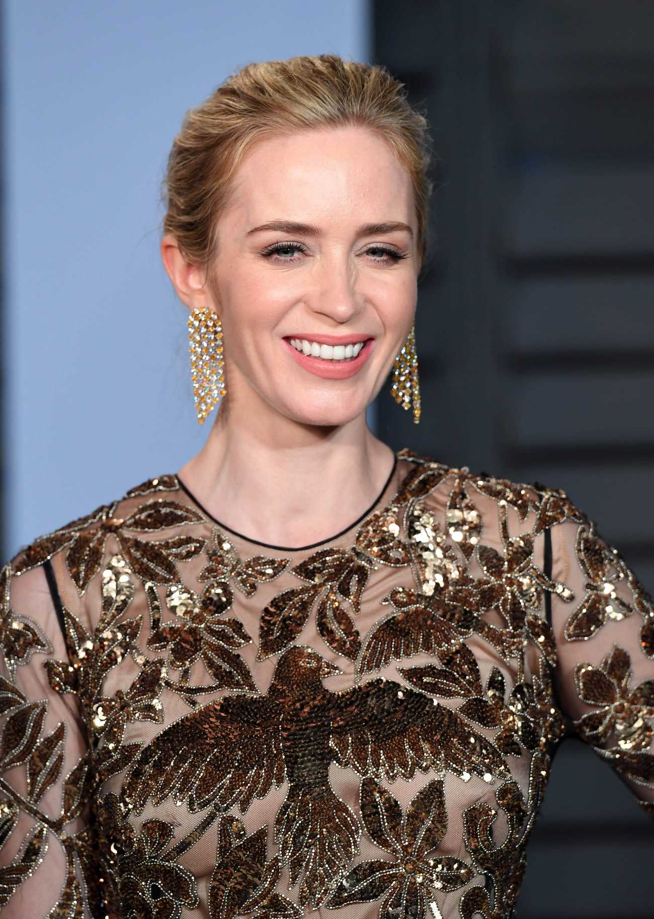 Emily_Blunt_-_2018_Vanity_Fair_Oscar_Party_in_Beverly_Hills2C_CA_-_March_42C_2018-07.jpg