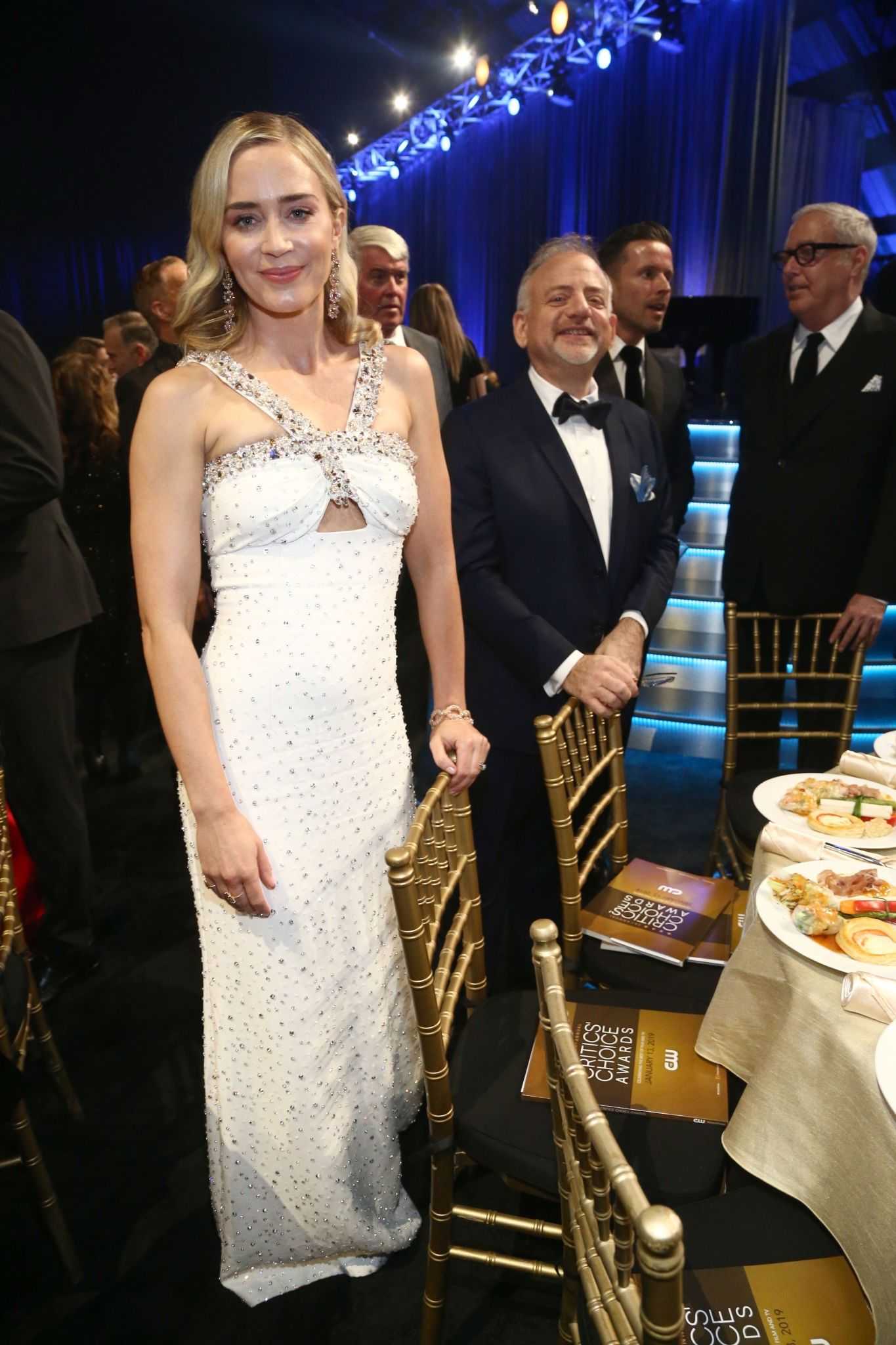 Emily_Blunt_-_24th_annual_Critics__Choice_Awards_5BBackstage_and_Audience5D_on_January_132C_2019-01.jpg