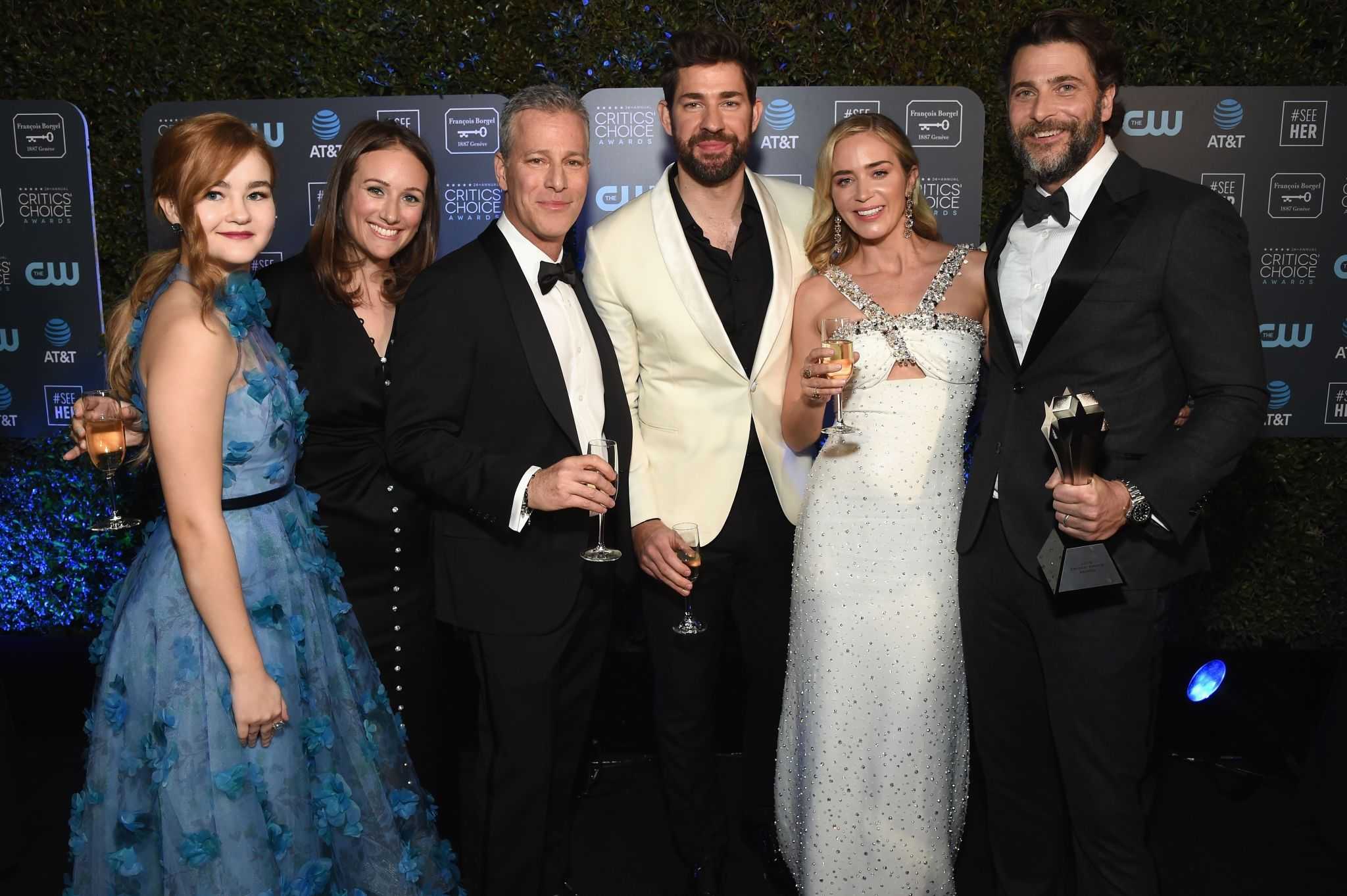 Emily_Blunt_-_24th_annual_Critics__Choice_Awards_5BCocktails5D_on_January_132C_2019-01.jpg