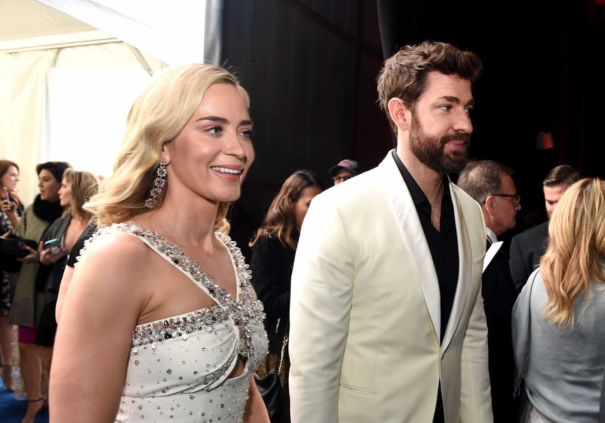 Emily_Blunt_-_24th_annual_Critics__Choice_Awards_5BCocktails5D_on_January_132C_2019-02.jpg