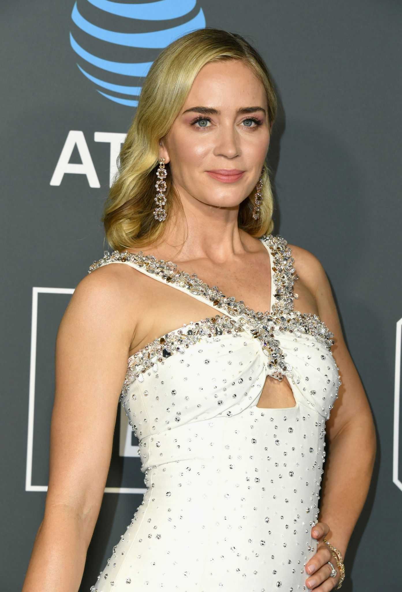 Emily_Blunt_-_24th_annual_Critics__Choice_Awards_on_January_132C_2019-09.jpg