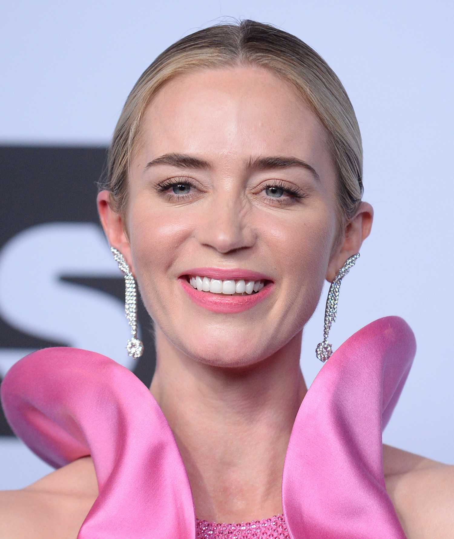 Emily_Blunt_-_25th_Annual_Screen_Actors_Guild_Awards_Pressroom_in_Los_Angeles_01272019-01.JPG