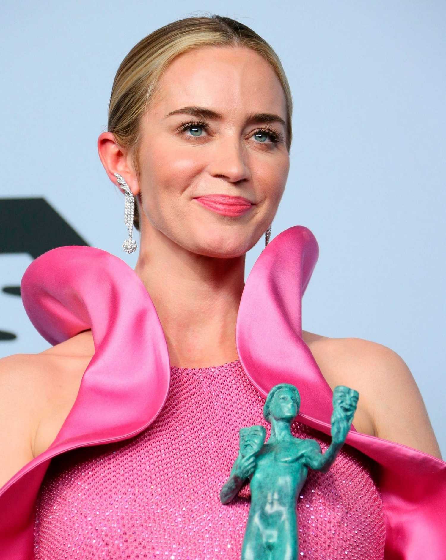 Emily_Blunt_-_25th_Annual_Screen_Actors_Guild_Awards_Pressroom_in_Los_Angeles_01272019-26.jpg