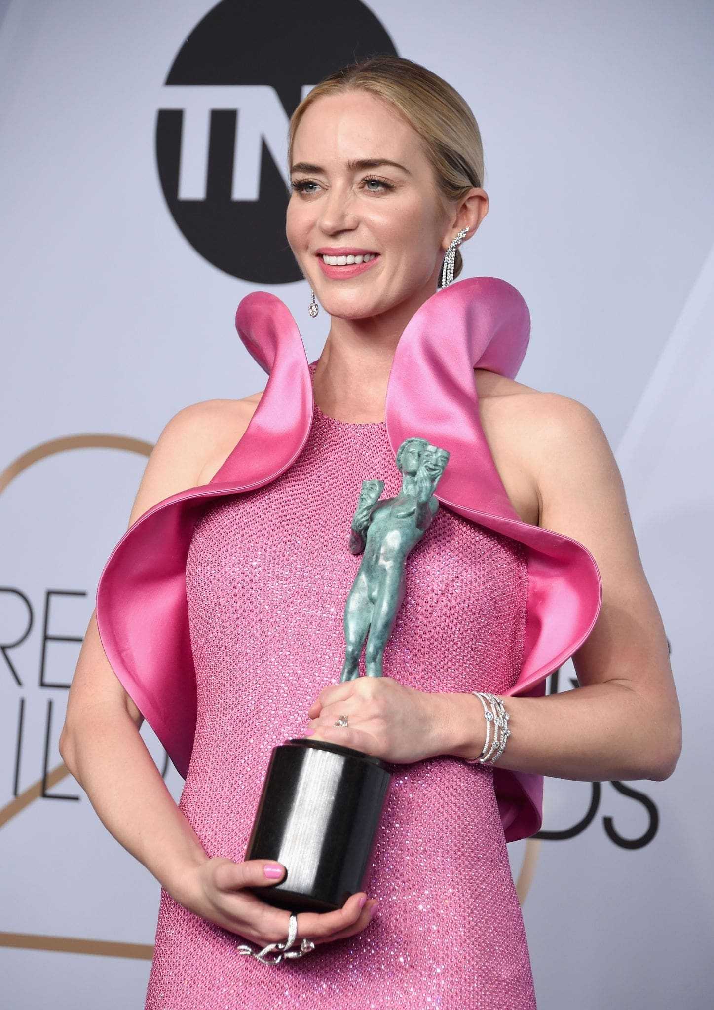 Emily_Blunt_-_25th_Annual_Screen_Actors_Guild_Awards_Pressroom_in_Los_Angeles_01272019-29.jpg