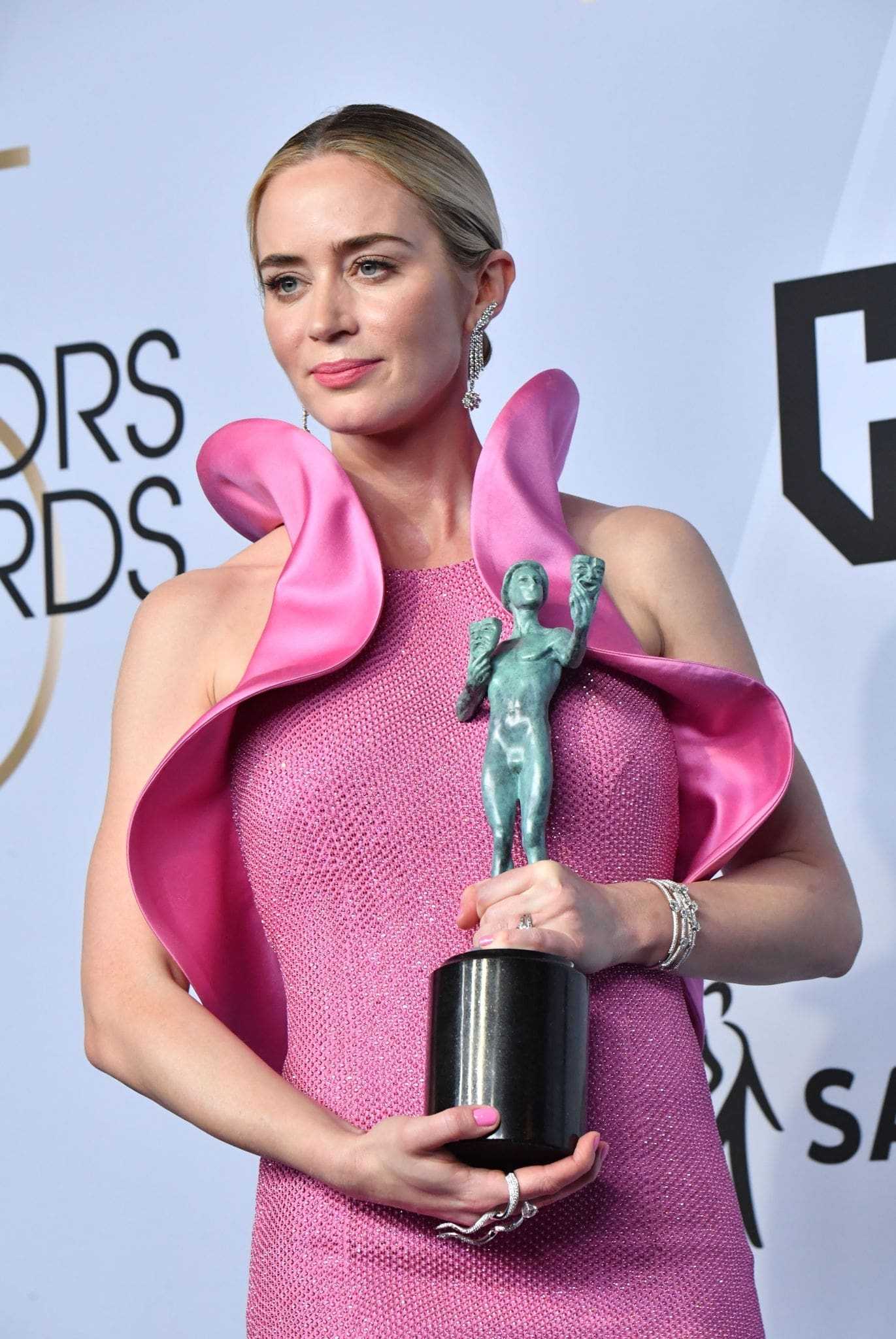 Emily_Blunt_-_25th_Annual_Screen_Actors_Guild_Awards_Pressroom_in_Los_Angeles_01272019-32.jpg