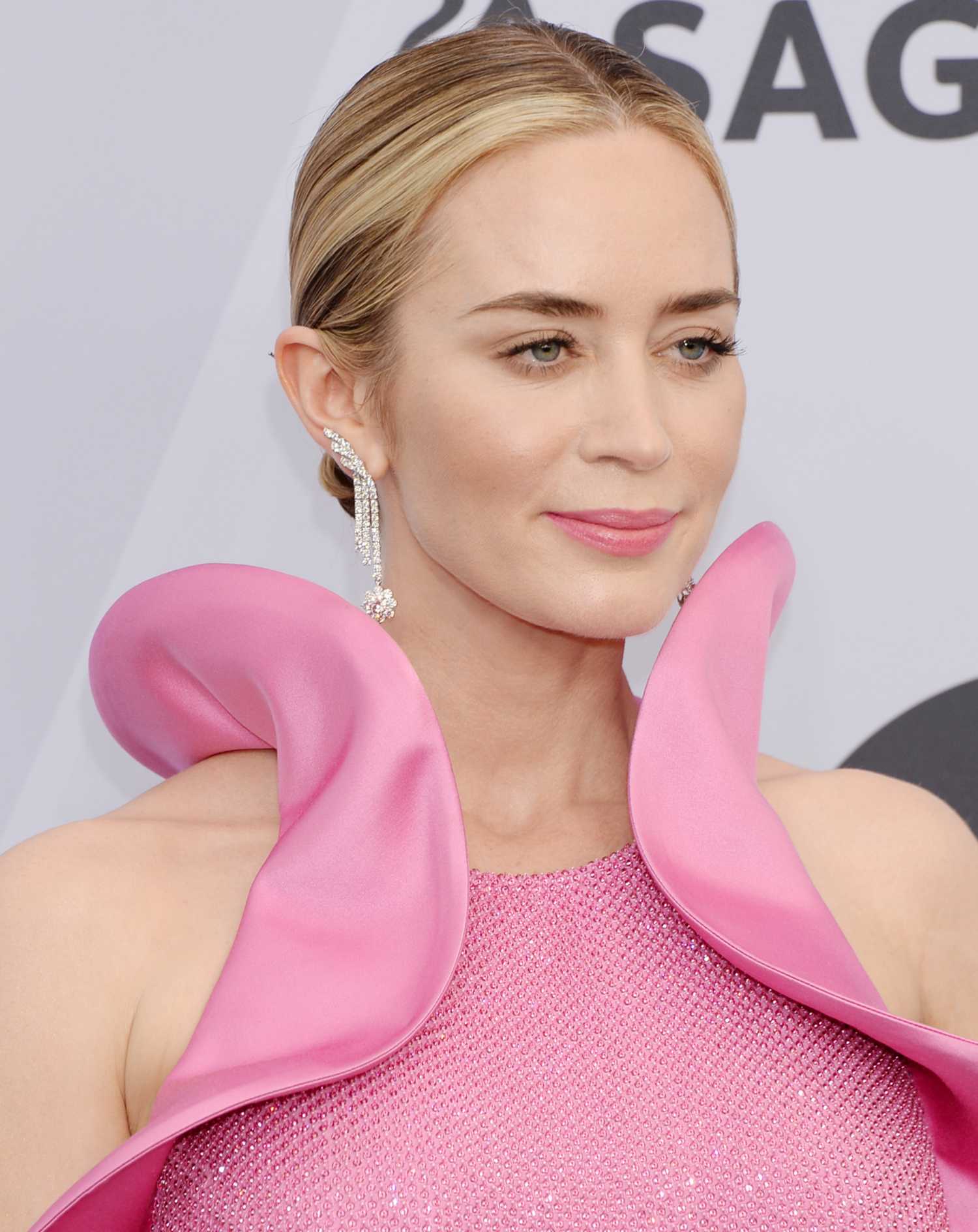 Emily_Blunt_-_25th_Annual_Screen_Actors_Guild_Awards_in_Los_Angeles_01272019-37.jpg