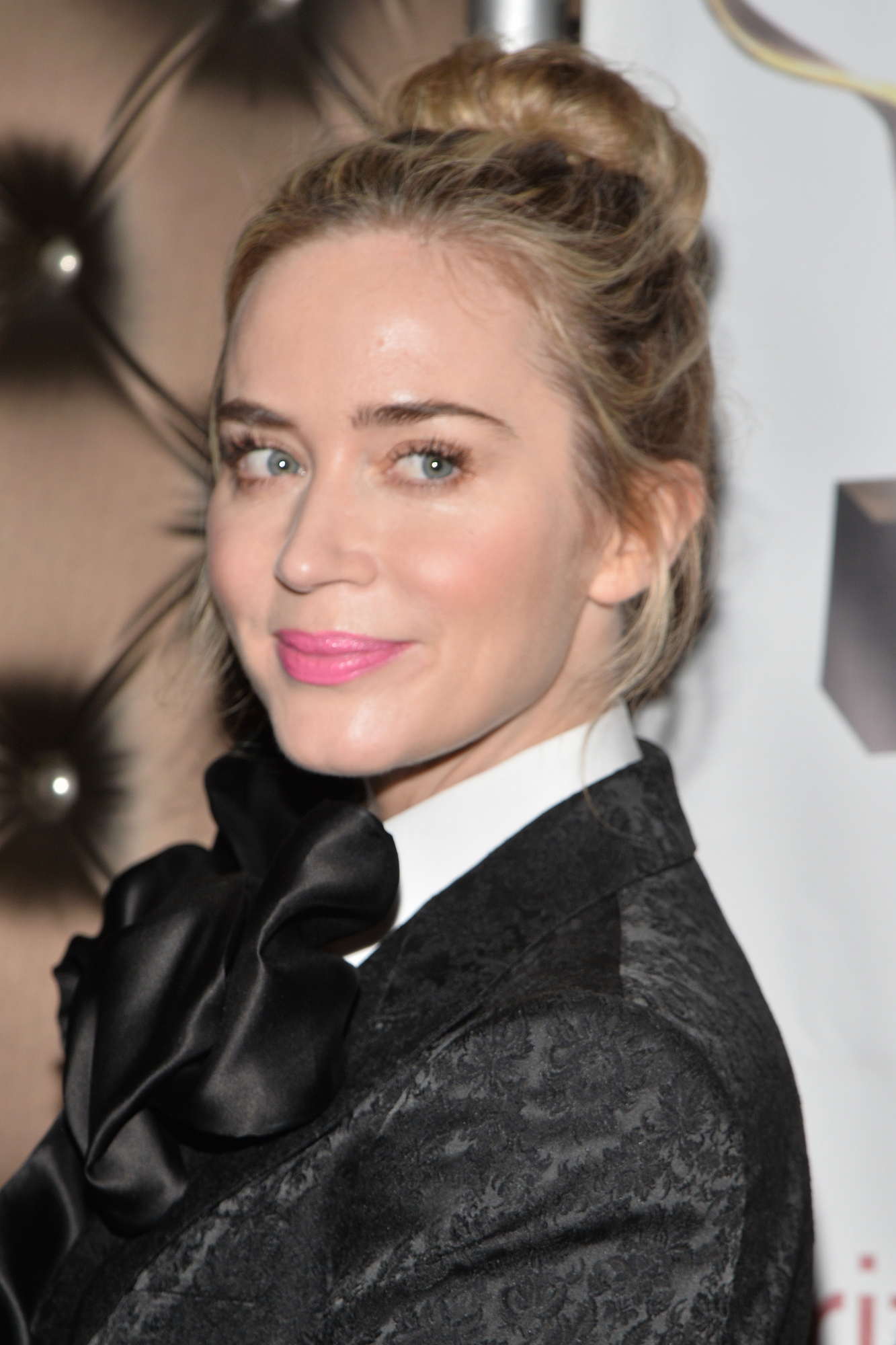 Emily_Blunt_-_71st_Annual_Writers_Guild_Awards_New_York_Ceremomy_-_Feb_17th3.jpg