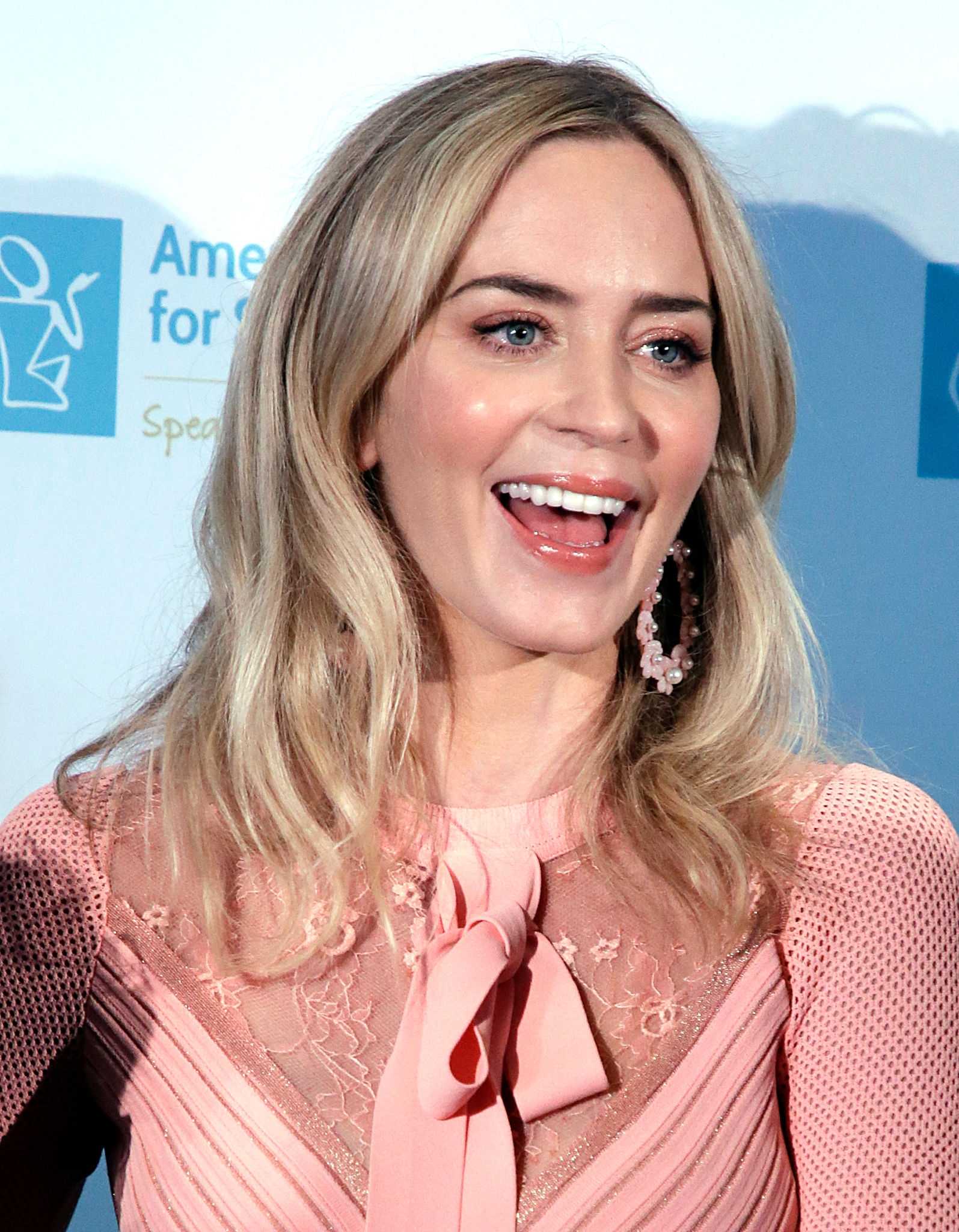 Emily_Blunt_-_American_Institute_For_Stuttering_13th_Annual_Gala_in_NYC__07112019-11.jpg