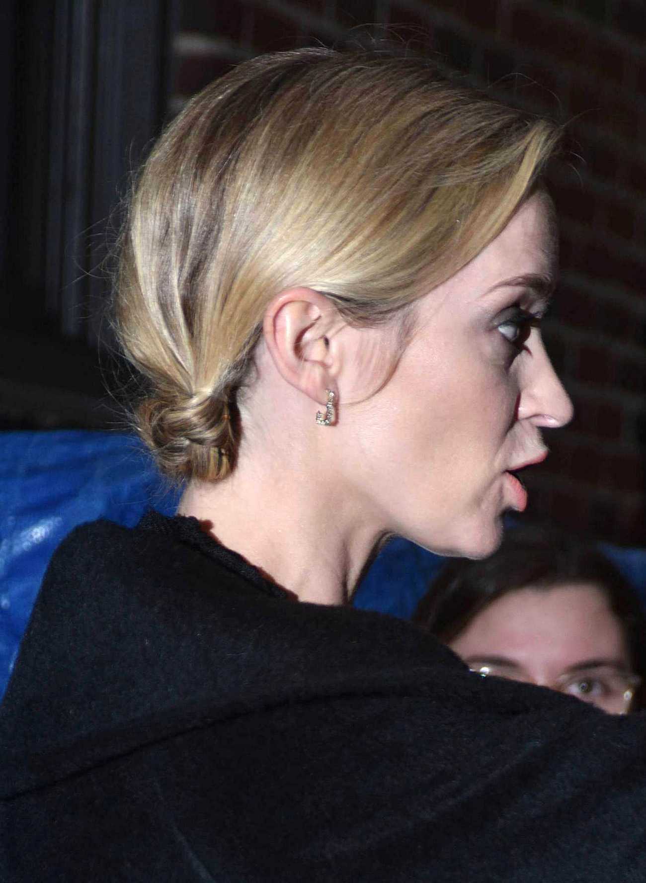 Emily_Blunt_-_Arriving_at_The_Late_Show_with_Stephen_Colbert_in_New_York_on_March_29-04.jpg