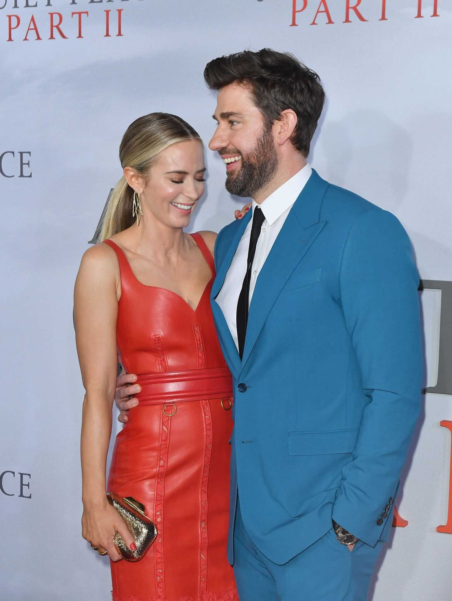Emily_Blunt_-_At_the_Premiere_of_A_Quiet_Place_part_II_in_New_York_March_82C_2020-05.jpg