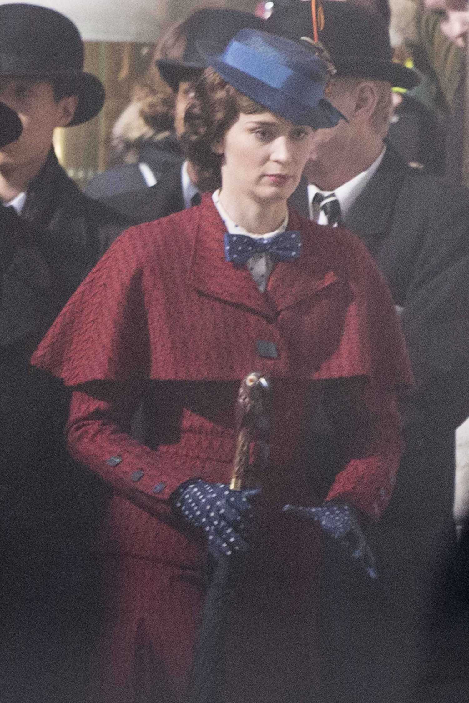 Emily_Blunt_-_Filming__Mary_Poppins_Returns__in_Central_London_on_March_3-10.jpg