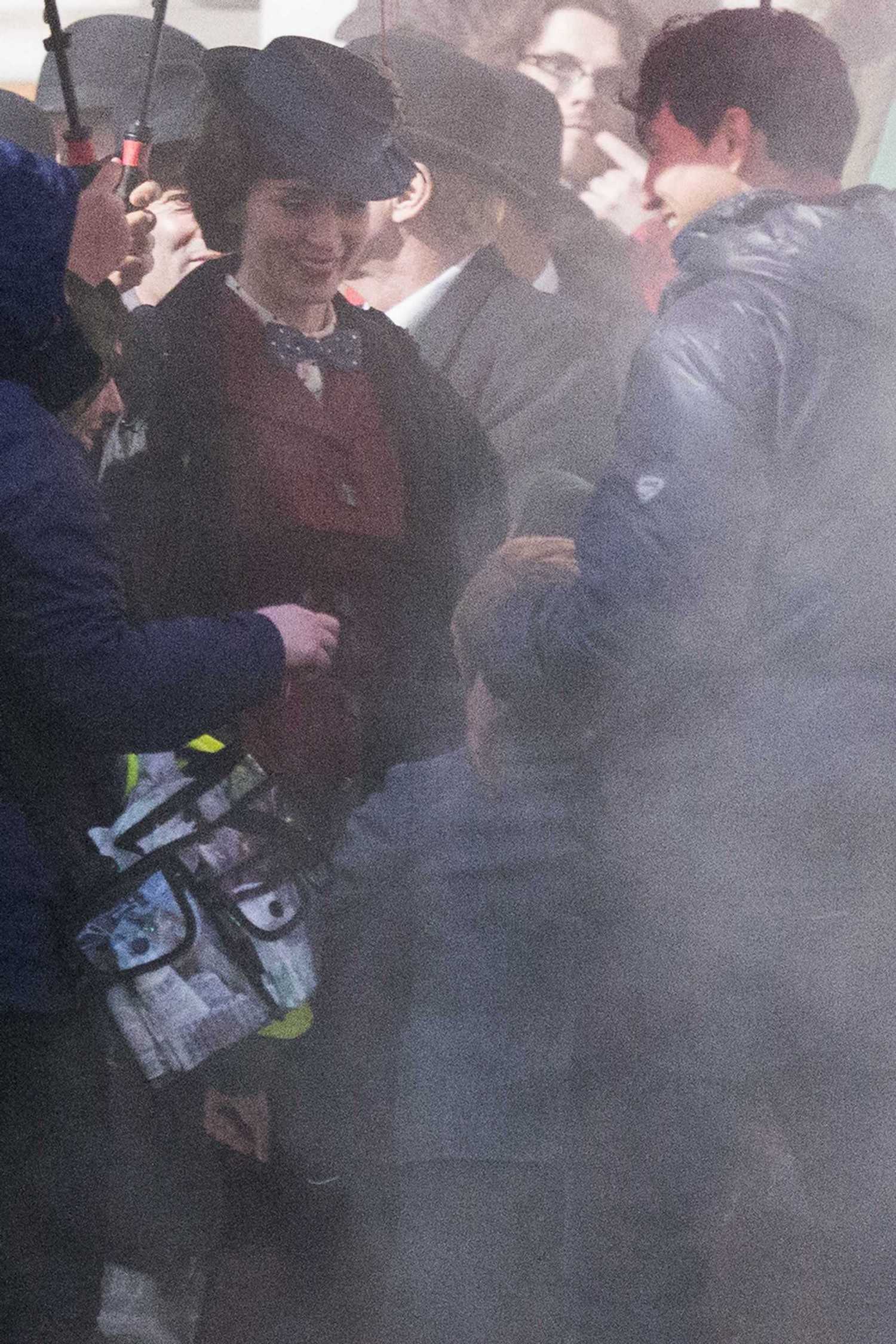 Emily_Blunt_-_Filming__Mary_Poppins_Returns__in_Central_London_on_March_3-11.jpg