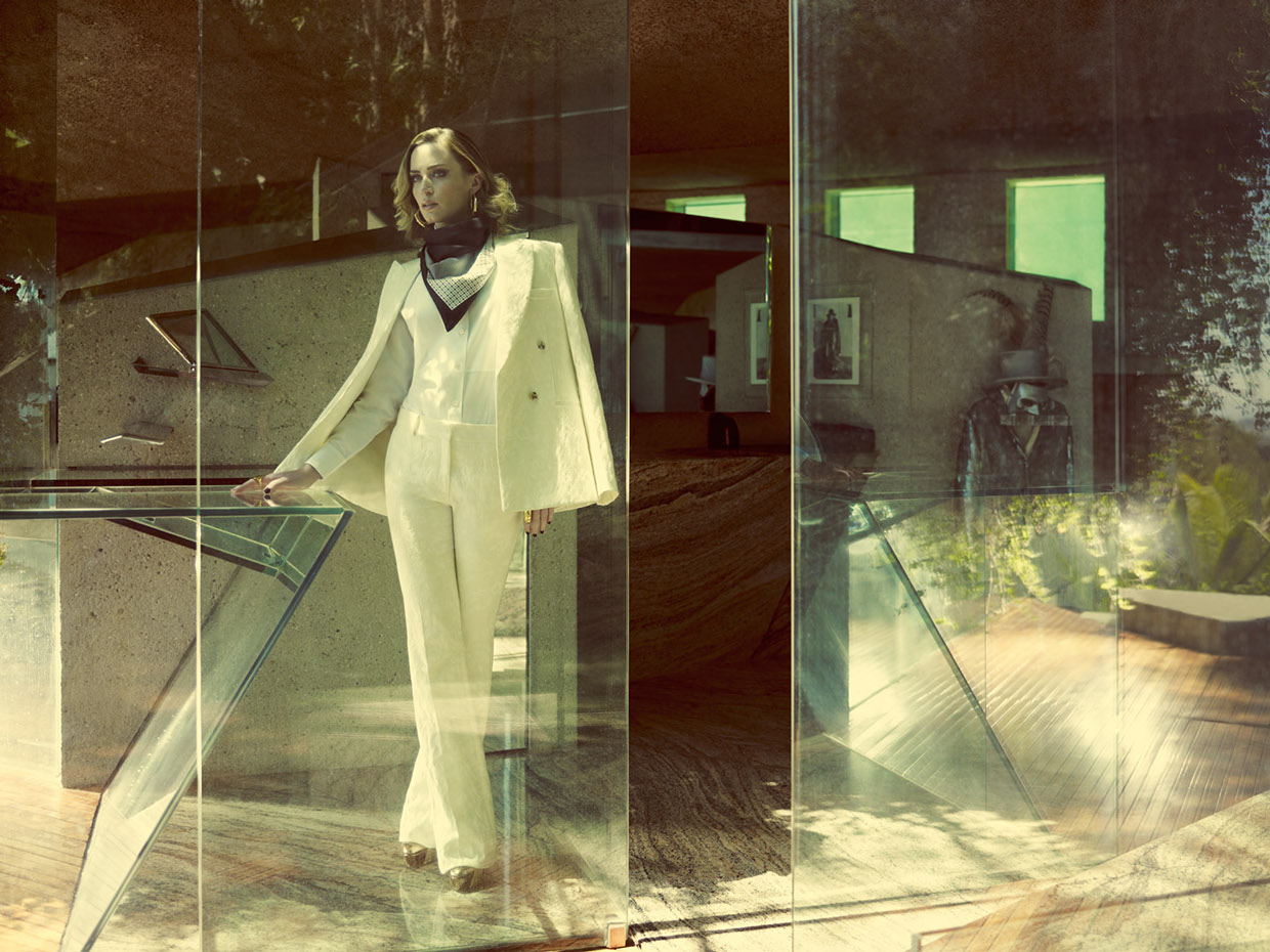 Emily_Blunt_-_Harper_s_Bazaar_Australia_November_2012_03.jpg