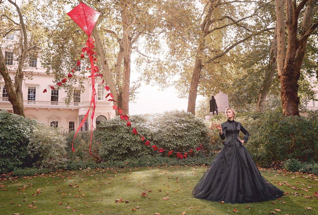 Emily_Blunt_-_Harper_s_Bazaar_UK_January_2019-01.jpg