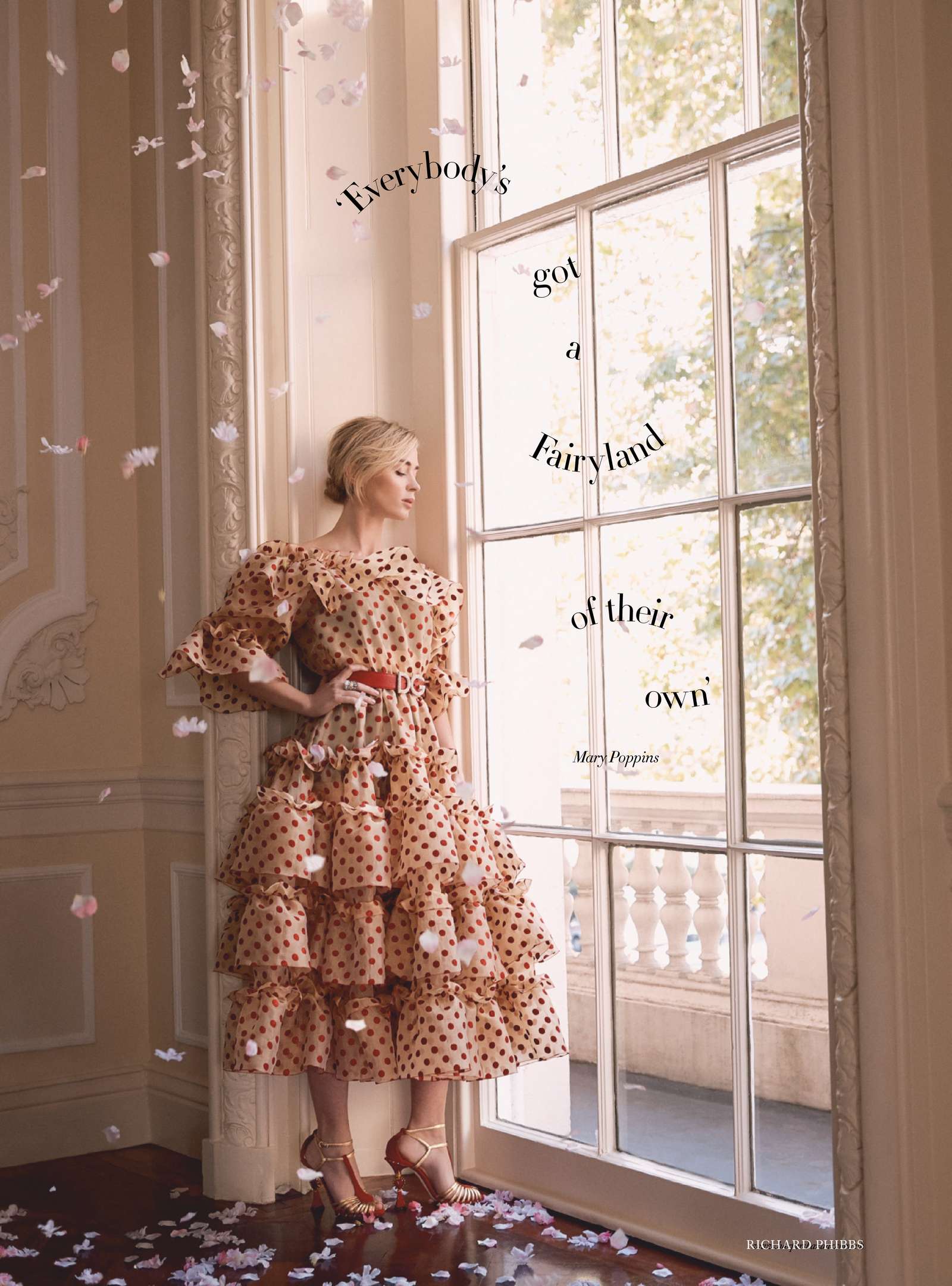 Emily_Blunt_-_Harper_s_Bazaar_UK_January_2019-06~0.jpg