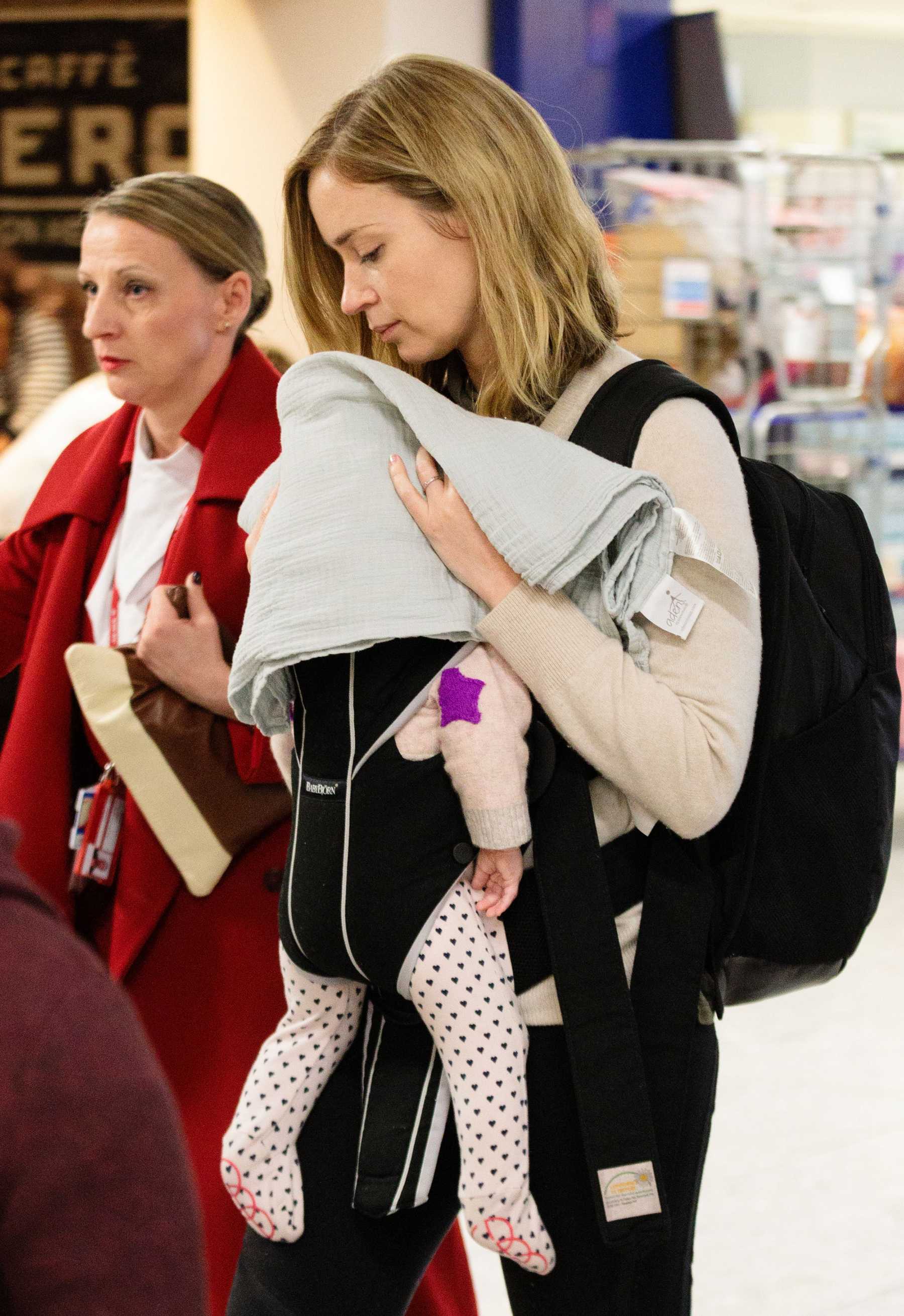 Emily_Blunt_-_Heathrow_Airport_Terminal_3_on_April_17-11.jpg