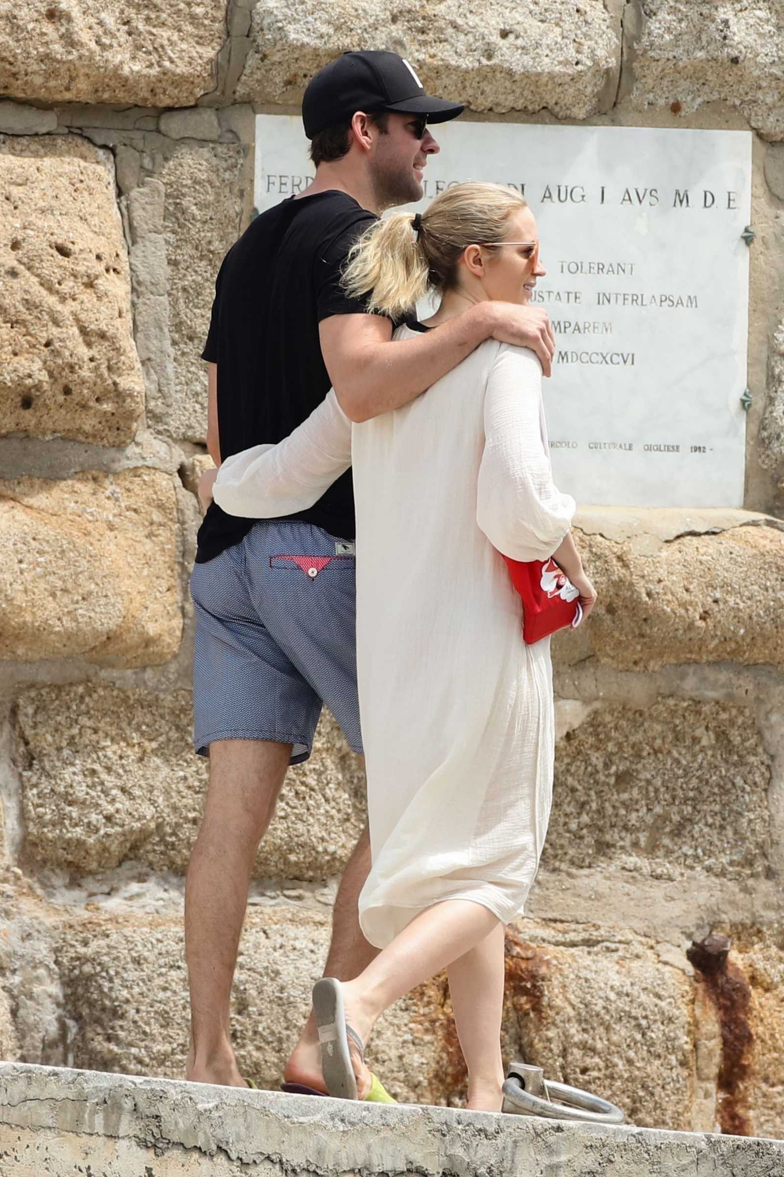 Emily_Blunt_-_In_Tuscany2C_Italy_on_June_7-02.jpg